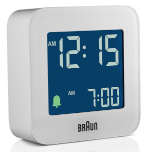 Mały Podróżny Budzik Braun z Elektronicznym Wyświetlaczem - Narastający Dźwięk Alarmu + Funkcja Dobudzania (Snooze) - Podświetlenie - Tylko 5,8cm Szerokości - BIAŁY