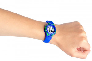 Mały Zegarek Na Każdą Rękę XONIX - Wodoszczelny 100m - Damski, Dla Dziewczynki i Chłopca - Elektroniczny i Wielofunkcyjny - Syntetyczny Matowy Pasek - Antyalergiczny - NIEBIESKI z Zielonymi Dodatkami - Idealny Na Prezent + Pudełko