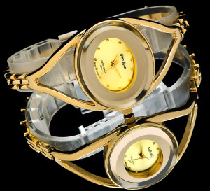 Awangardowy Zegarek Damski Na Subtelnej Bransoletce Gino Rossi Z Mieniącym Się Kolorowym Okręgiem Na Tarczy - Na Każdą Okazję
