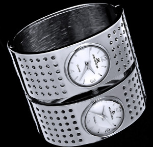 Symetryczny Damski Zegarek Jordan Kerr Na Szerokiej Ozdobnej Bransolecie Z mała Okrągłą Tarczą + Swarovski Crystals