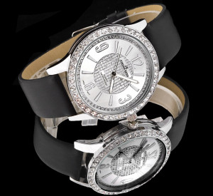 Królewski Damski Zegarek Jordan Kerr Na Skórzanym Pasku Z Niesamowitą Tarczą W Kolorze Srebrnym – Wykończony Różnej Wielkości Kryształkami Swarovskiego
