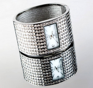 Zegarek Damski Na Bransolecie Typu Klips - Bransoleta Ozdobiona Aż 250 Kryształami Swarovskiego  - Na Średnią Rękę - Antyalergiczny (Bez Niklu)
