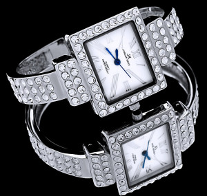 Wytworny Damski Zegarek Jordan Kerr Z Prostokątną Tarczą Na Bransolecie - Zdobiony Większymi Kryształkami 