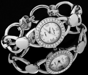 Elegancki Damski Zegarek Jordan Kerr Excellent Na Ciekawej Bransolecie Z Połączonych Kółek – Tarcza Z Ringiem Z Kryształków Swarovskiego