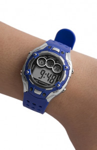 EVEREST Zegarek Sportowy Dla Chłopca - Elektroniczny Czytelny Wyświetlacz - Wielofunkcyjny - Stoper Data Budzik Podświetlenie - 3 Kolory