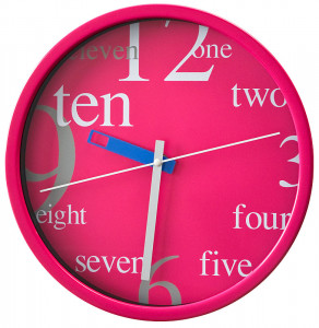 Kolorowy Różowy Metalowy Ścienny Zegar Kwarcowy Nietuzinkowe Wzornictwo, Cichy Płynący Mechanizm